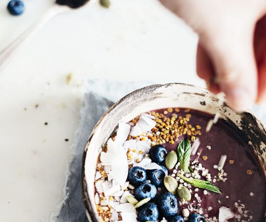 The detox breakfast code has been cracked! Try this acai smoothie breakfast bowl and experience the antioxidant boost and good feelings that come with it.